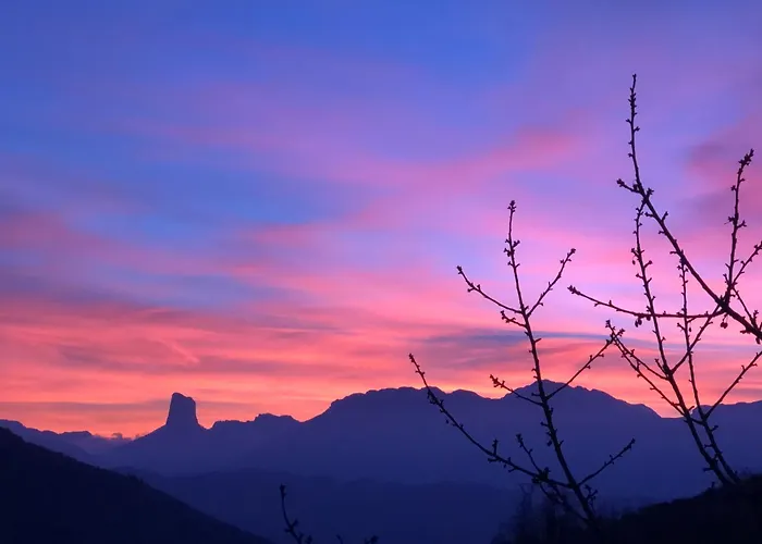 Entre Lacs Et Montagnes
