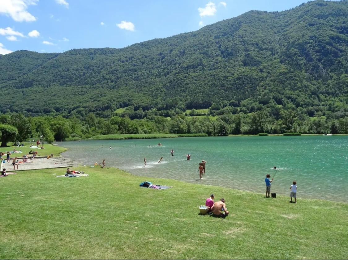 Entre Lacs Et Montagnes *